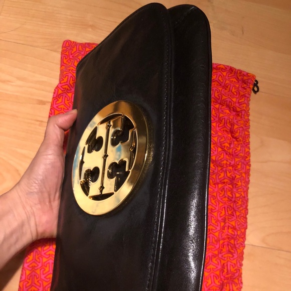 Tory Burch Logo Clutch in Black and Gold - Picture 7 of 8